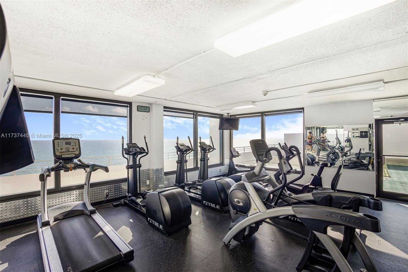 Small Image of 5555 COLLINS AVE #16L, Miami Beach Number 51