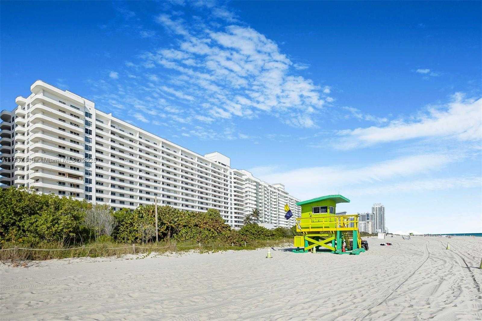 Small Image of 5555 COLLINS AVE #16L, Miami Beach Number 54
