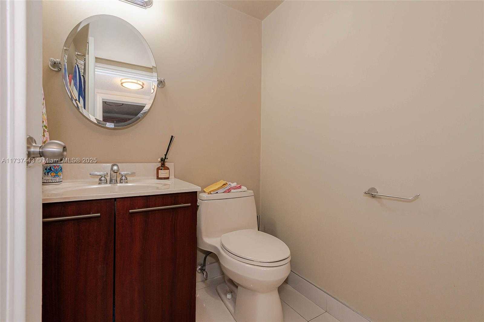 Small Image of 3725 SOUTH OCEAN DR #1221, Hollywood Number 9