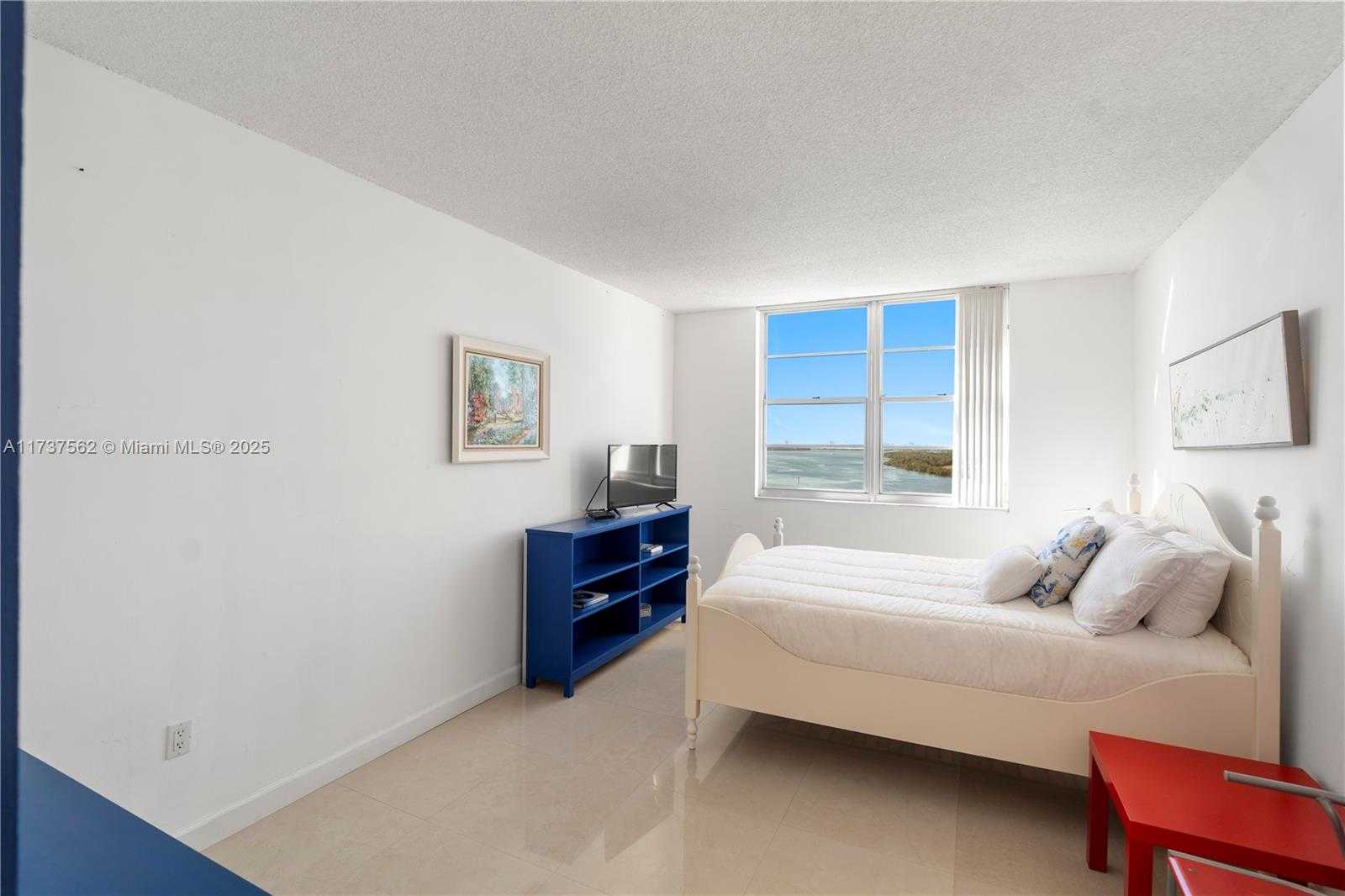 Small Image of 300 BAYVIEW DR #1112, Sunny Isles Beach Number 16