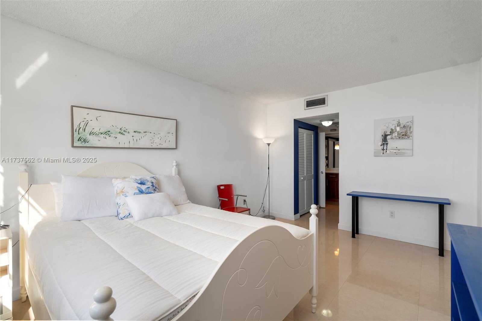 Small Image of 300 BAYVIEW DR #1112, Sunny Isles Beach Number 18