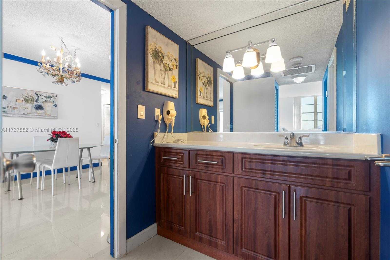 Small Image of 300 BAYVIEW DR #1112, Sunny Isles Beach Number 20
