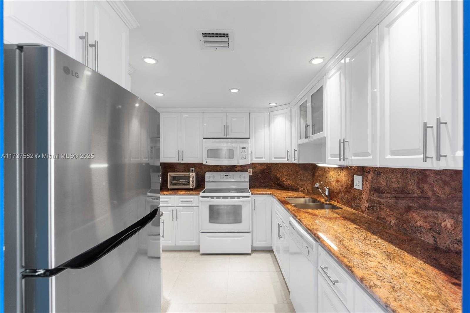 Small Image of 300 BAYVIEW DR #1112, Sunny Isles Beach Number 24