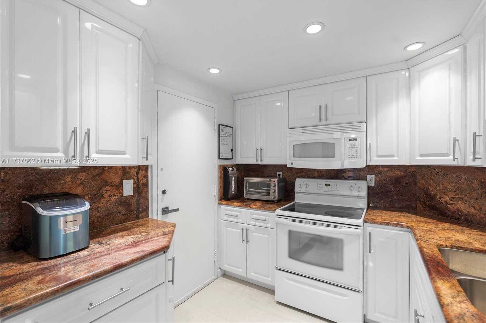 Small Image of 300 BAYVIEW DR #1112, Sunny Isles Beach Number 26