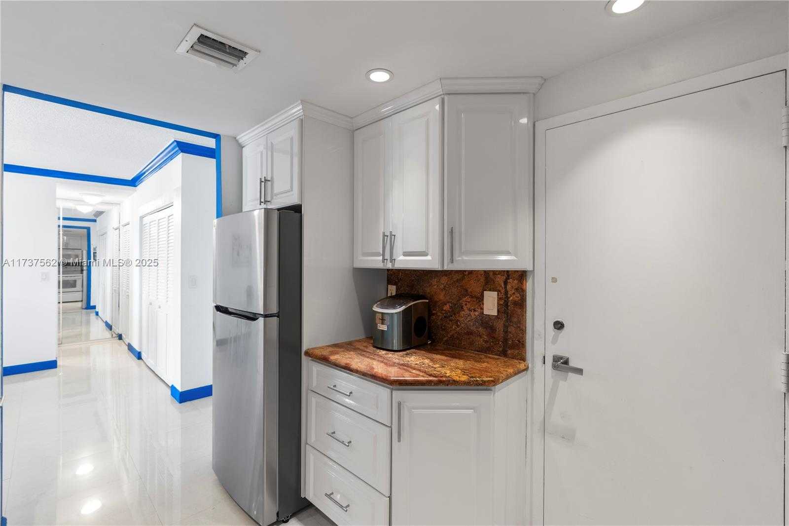 Small Image of 300 BAYVIEW DR #1112, Sunny Isles Beach Number 27