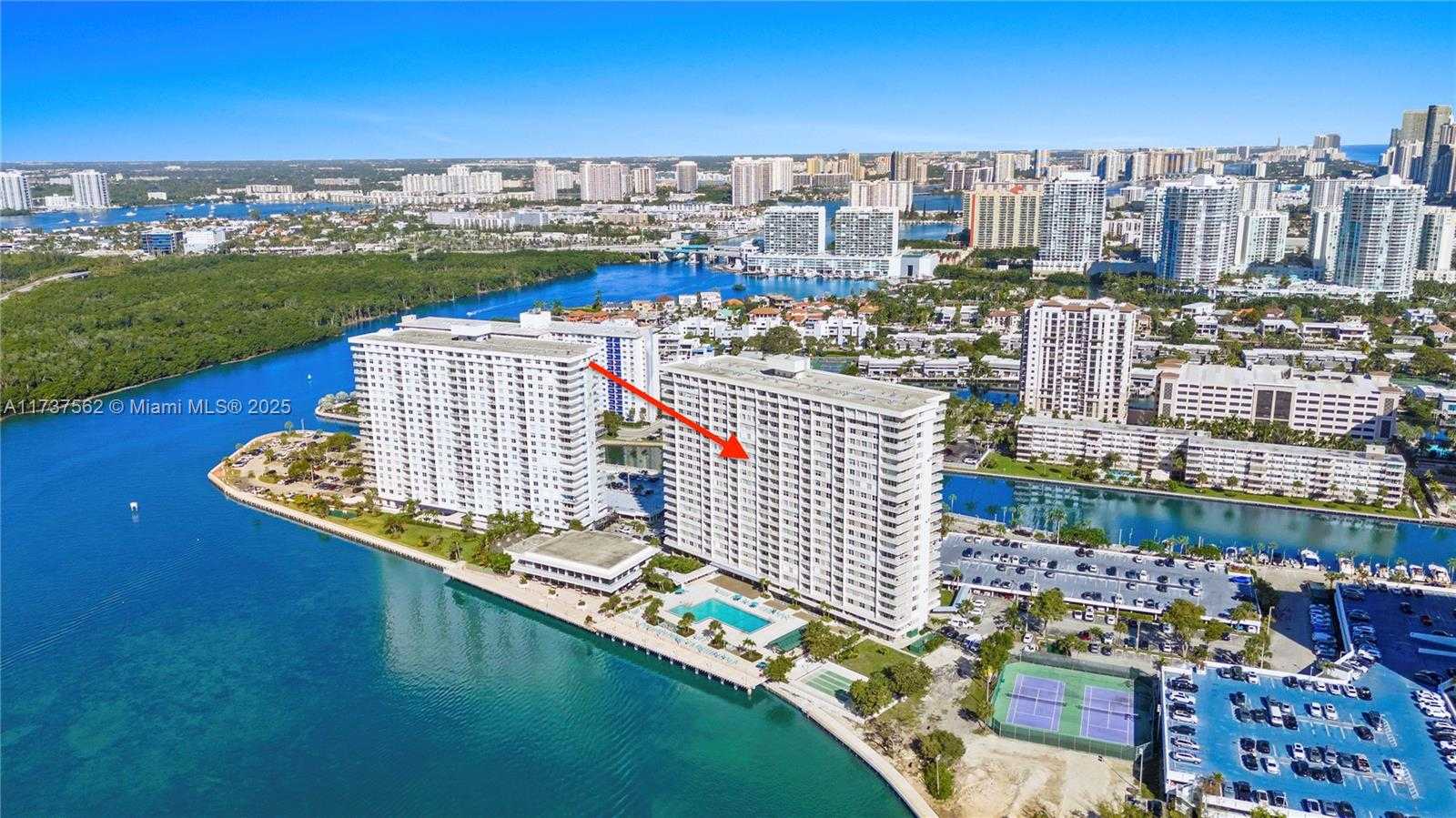 Small Image of 300 BAYVIEW DR #1112, Sunny Isles Beach Number 3