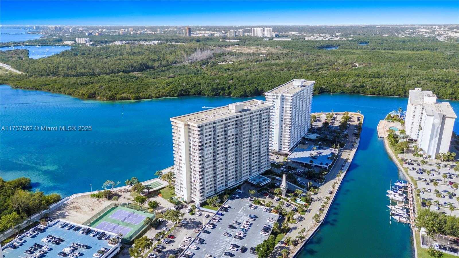 Small Image of 300 BAYVIEW DR #1112, Sunny Isles Beach Number 4
