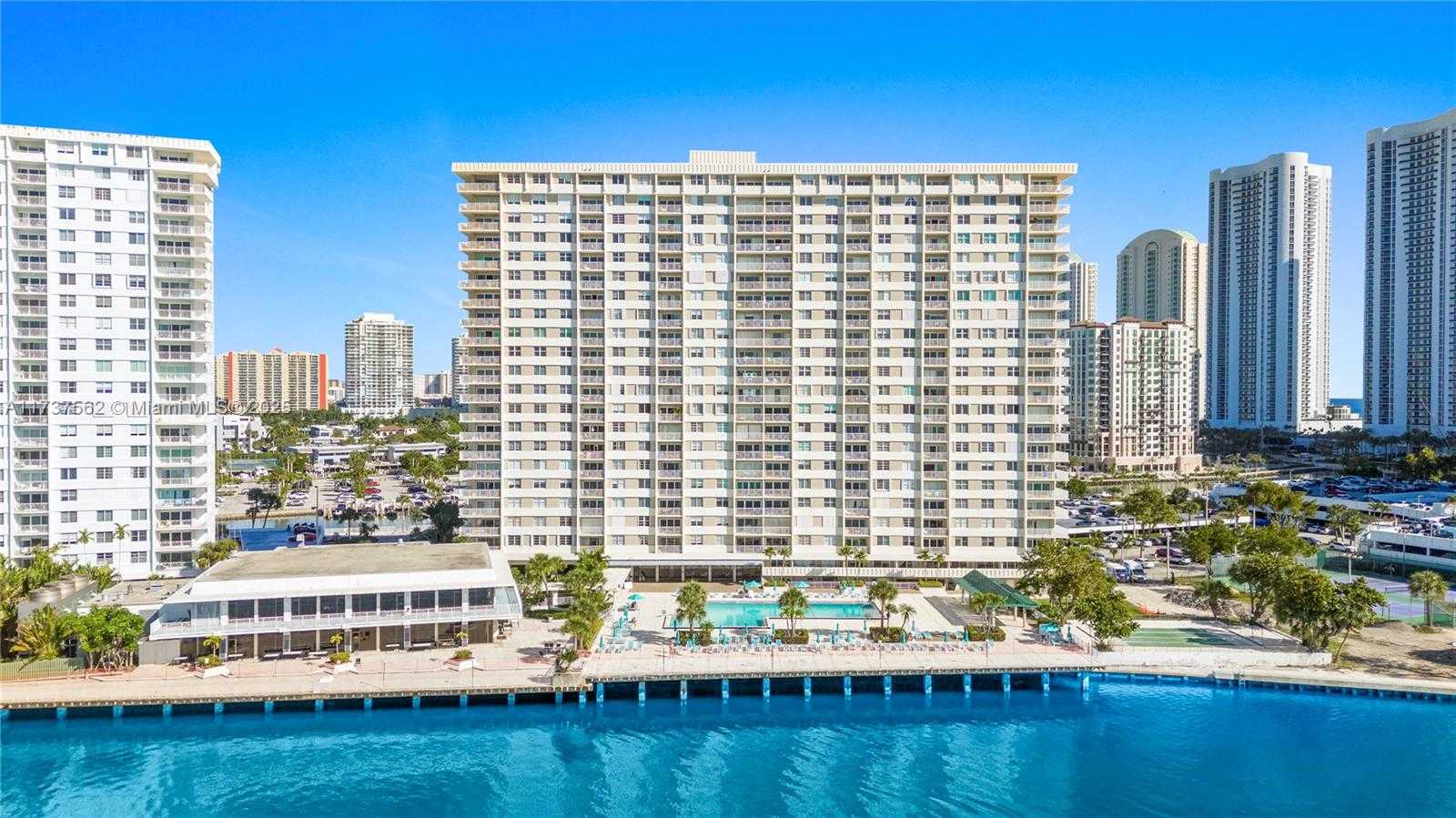Small Image of 300 BAYVIEW DR #1112, Sunny Isles Beach Number 5
