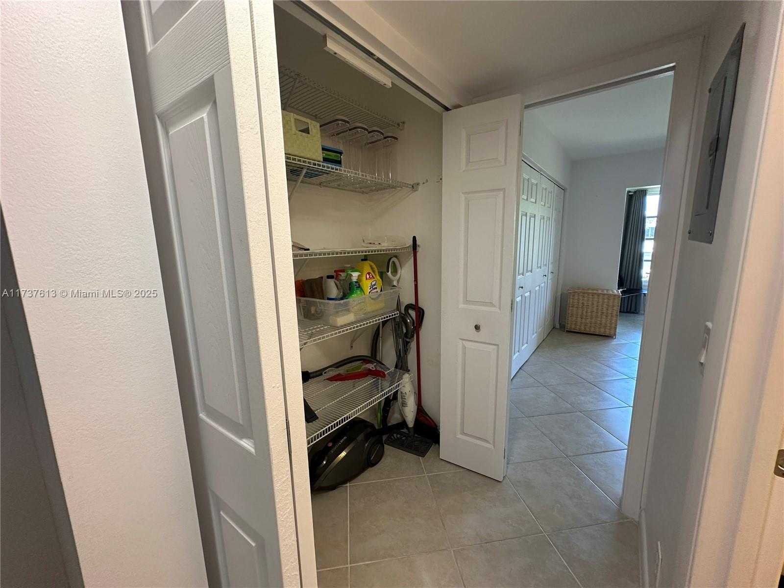 Small Image of 143 OAKRIDGE J #143, Deerfield Beach Number 11