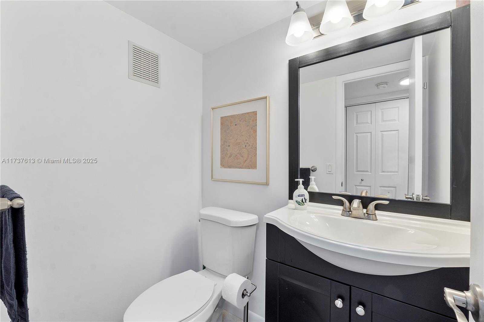 Small Image of 143 OAKRIDGE J #143, Deerfield Beach Number 13