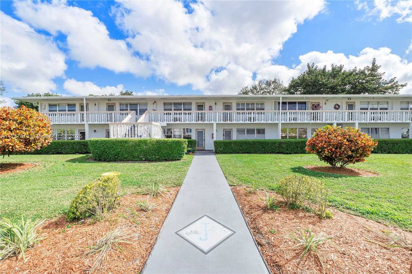 Small Image of 143 OAKRIDGE J #143, Deerfield Beach Number 2