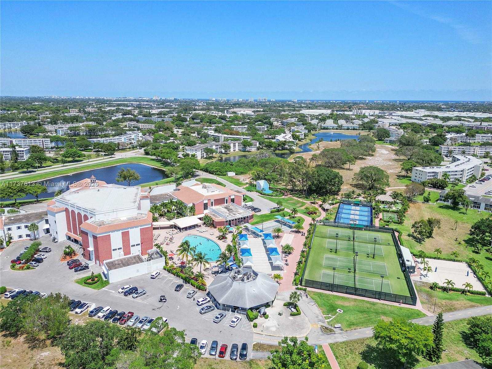 Small Image of 143 OAKRIDGE J #143, Deerfield Beach Number 25