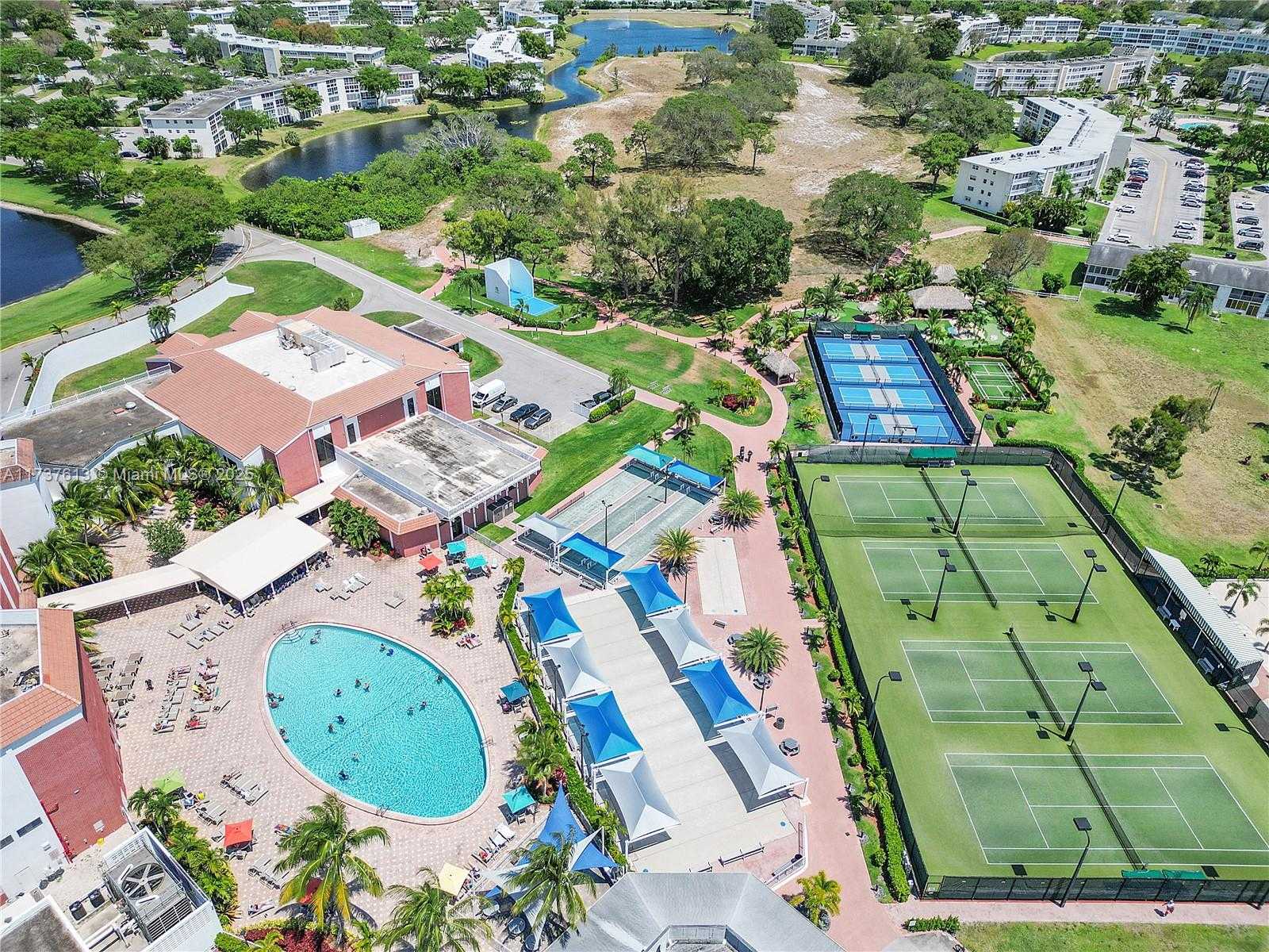 Small Image of 143 OAKRIDGE J #143, Deerfield Beach Number 26