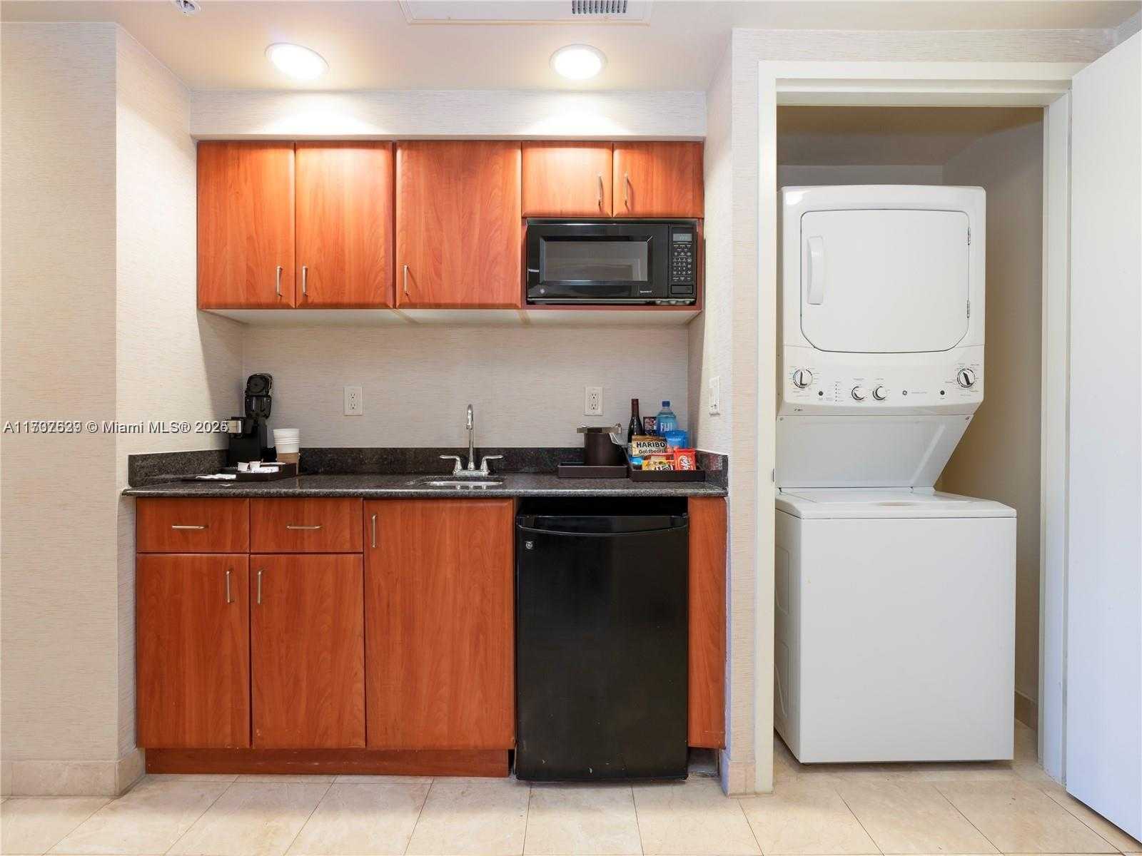Small Image of 18001 COLLINS AVE #1111, Sunny Isles Beach Number 4
