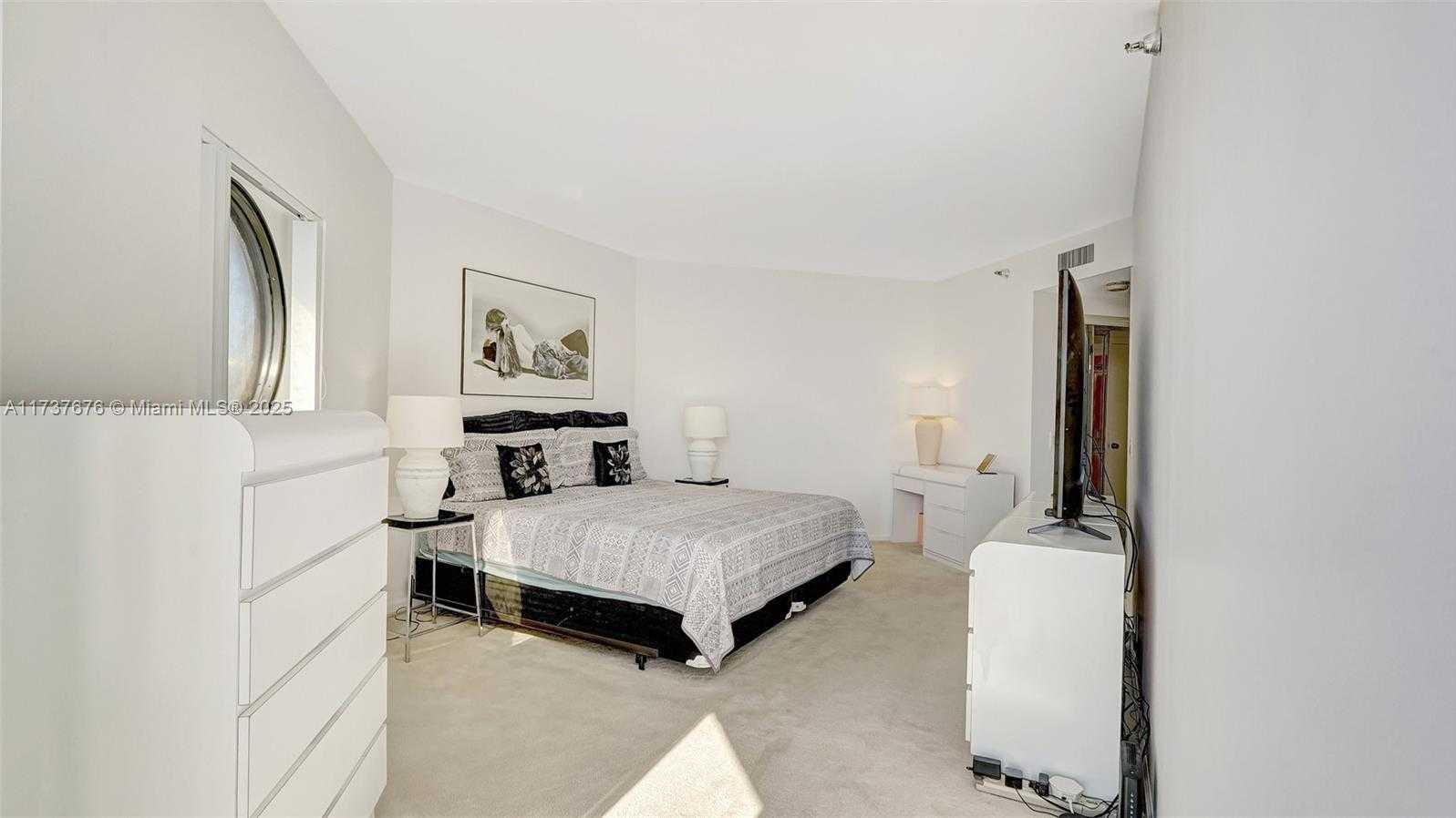 Small Image of 3610 YACHT CLUB DR #1112, Aventura Number 31