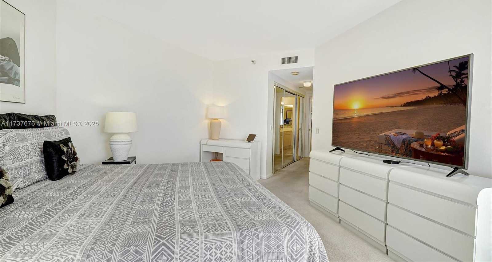 Small Image of 3610 YACHT CLUB DR #1112, Aventura Number 32