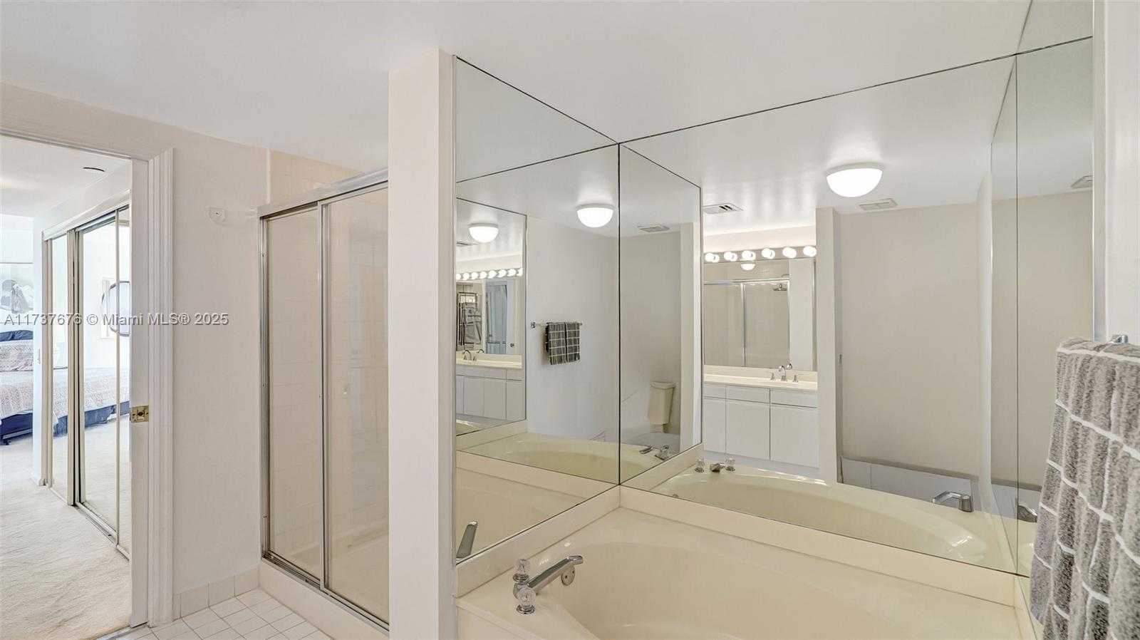 Small Image of 3610 YACHT CLUB DR #1112, Aventura Number 38