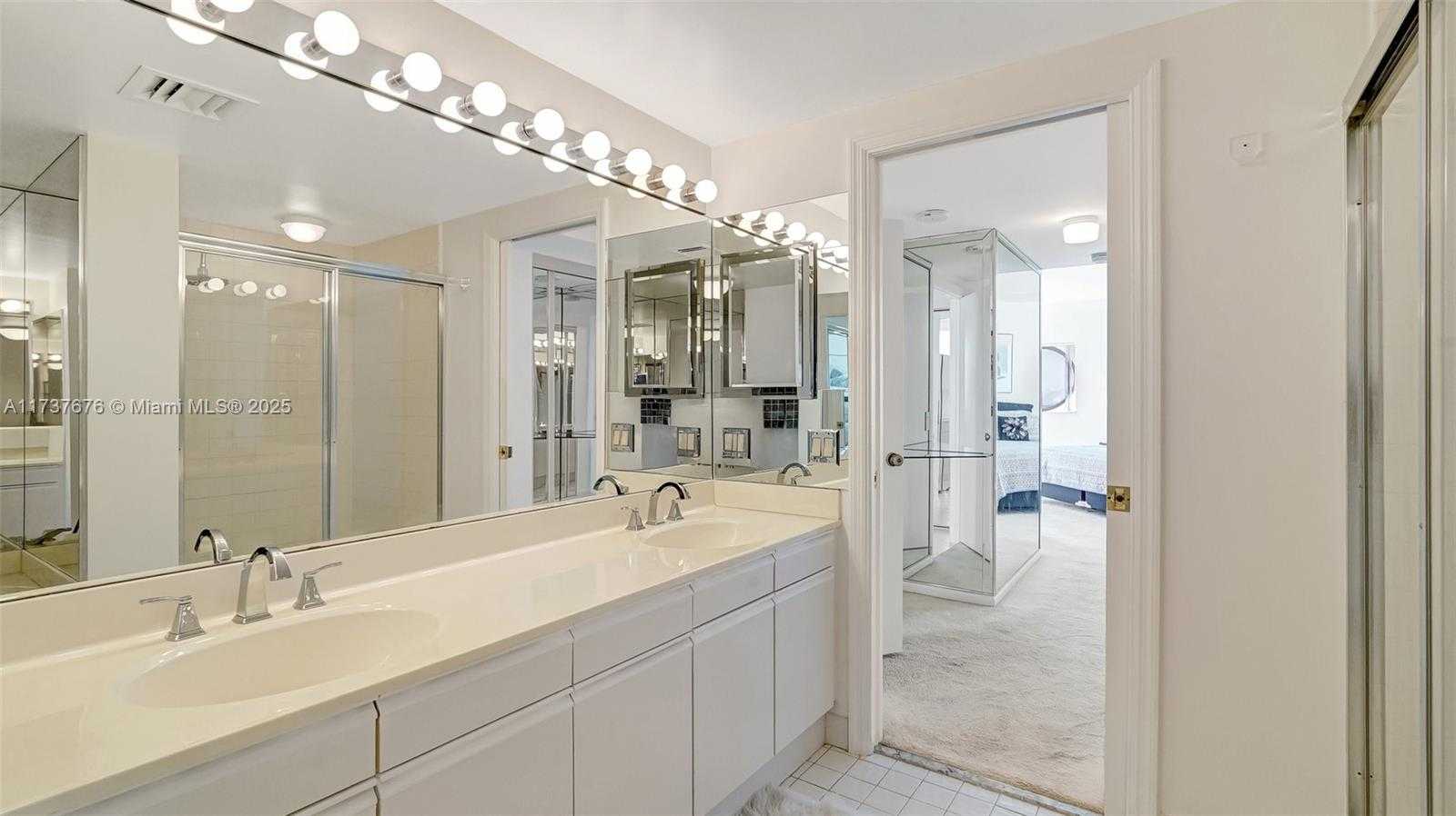 Small Image of 3610 YACHT CLUB DR #1112, Aventura Number 39