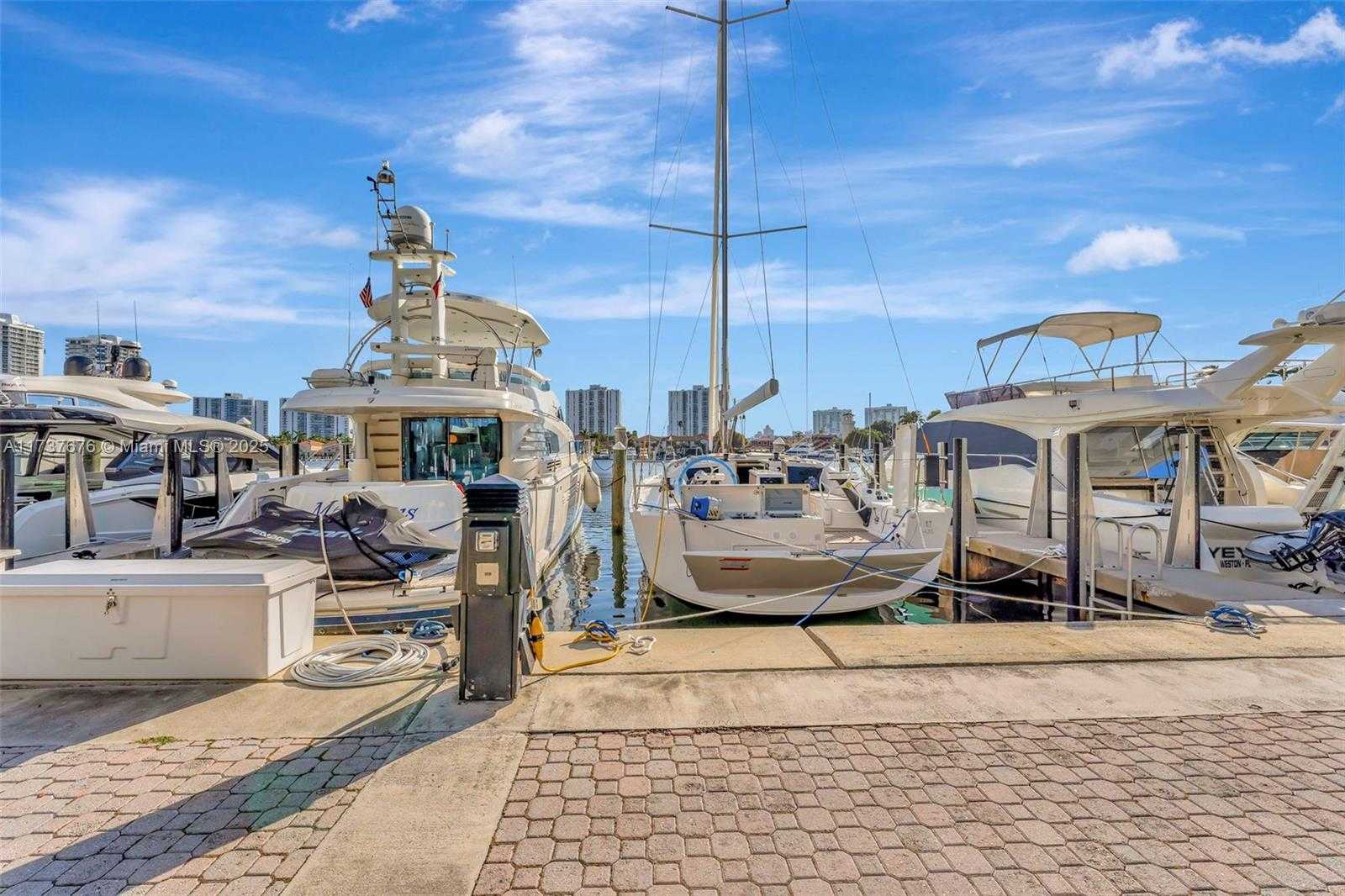 Small Image of 3610 YACHT CLUB DR #1112, Aventura Number 51