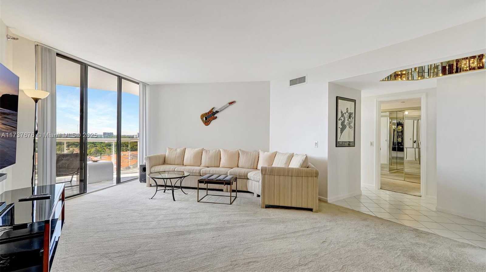 Small Image of 3610 YACHT CLUB DR #1112, Aventura Number 7