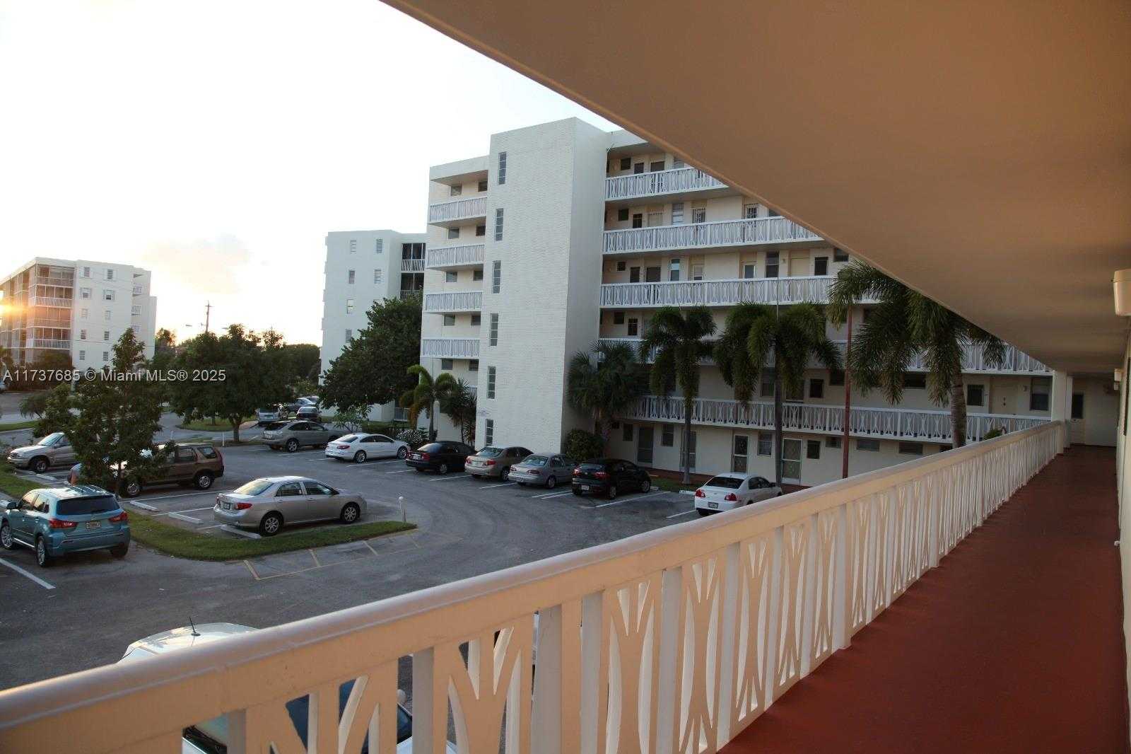 Small Image of 2905 POINT EAST DR #L209, Aventura Number 34