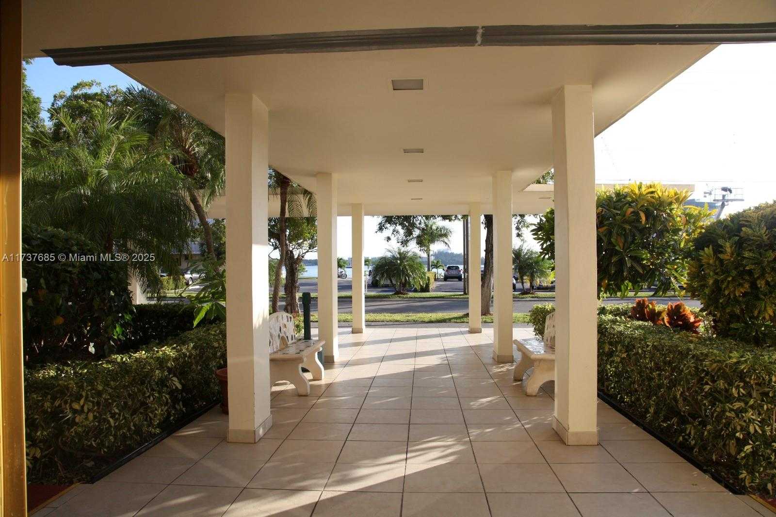 Small Image of 2905 POINT EAST DR #L209, Aventura Number 37