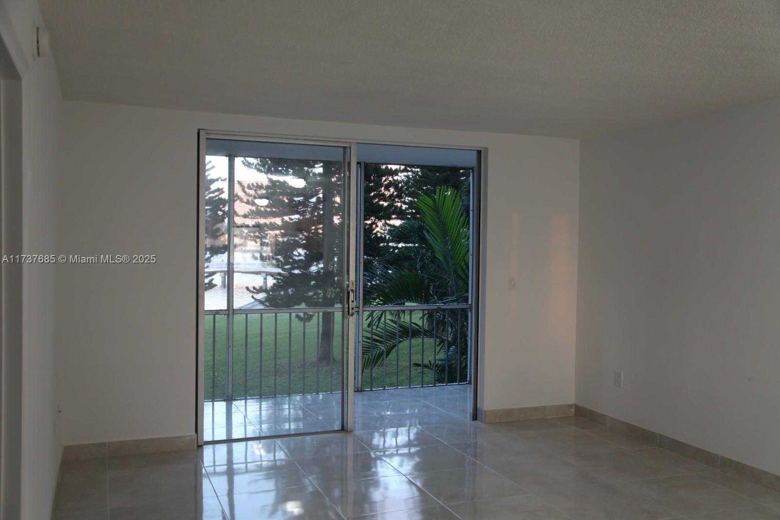 Small Image of 2905 POINT EAST DR #L209, Aventura Number 6