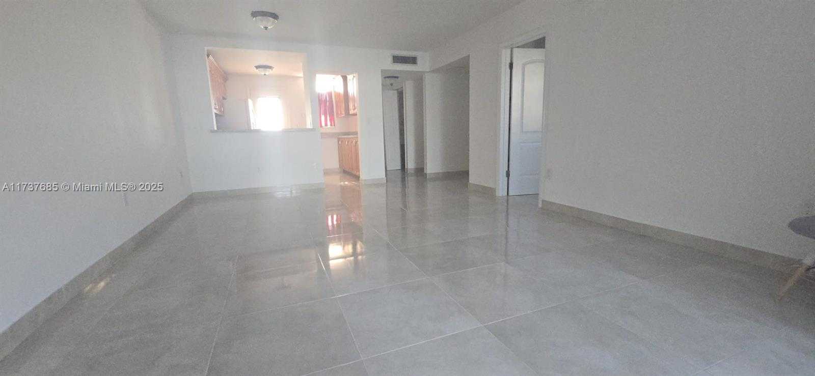 Small Image of 2905 POINT EAST DR #L209, Aventura Number 7