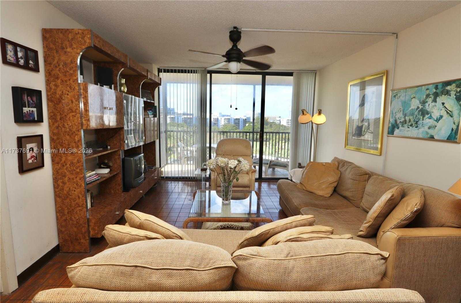 Small Image of 20301 WEST COUNTRY CLUB DR #730, Aventura Number 17
