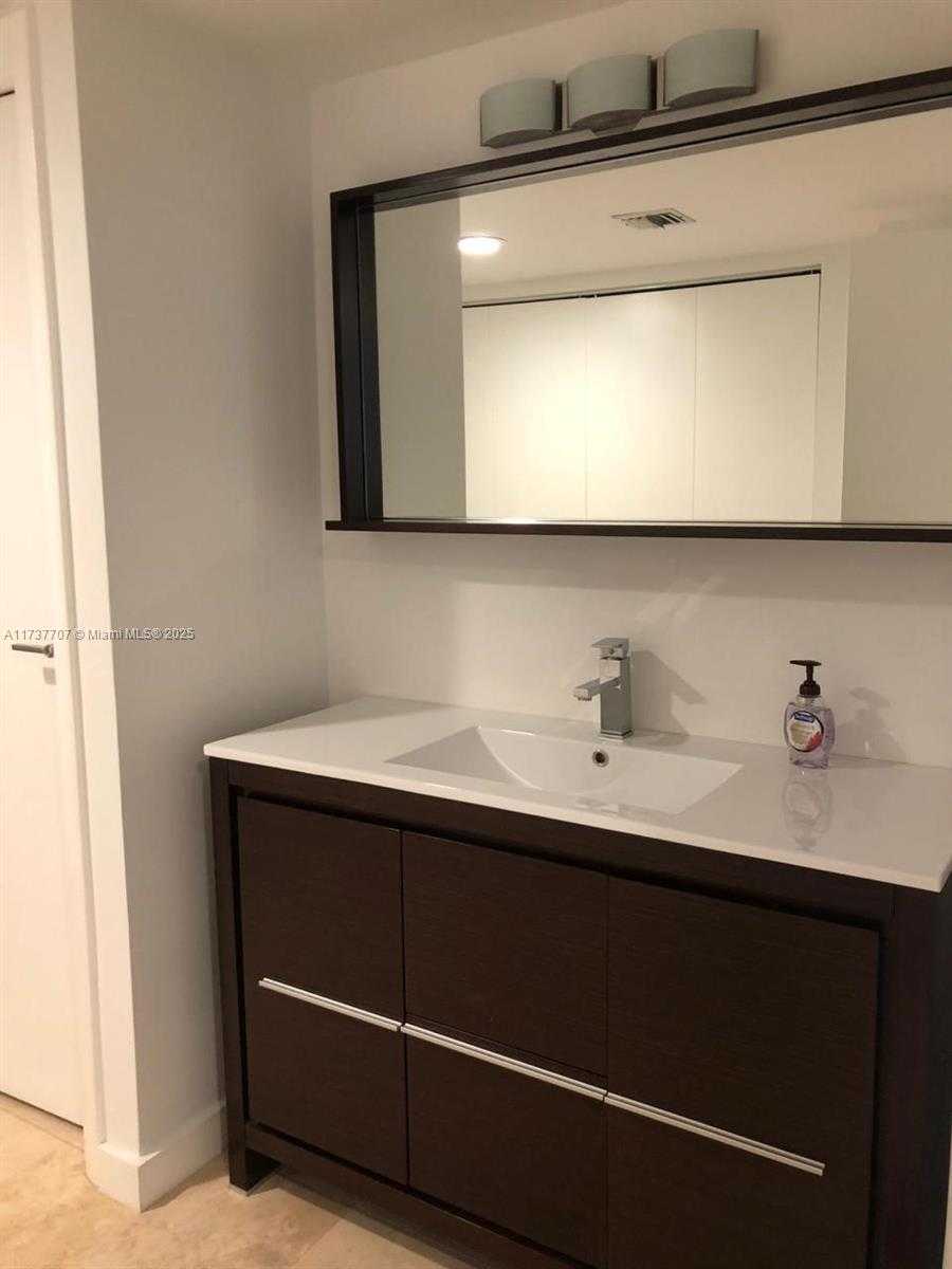 Small Image of 20379 WEST COUNTRY CLUB DR #539, Aventura Number 14