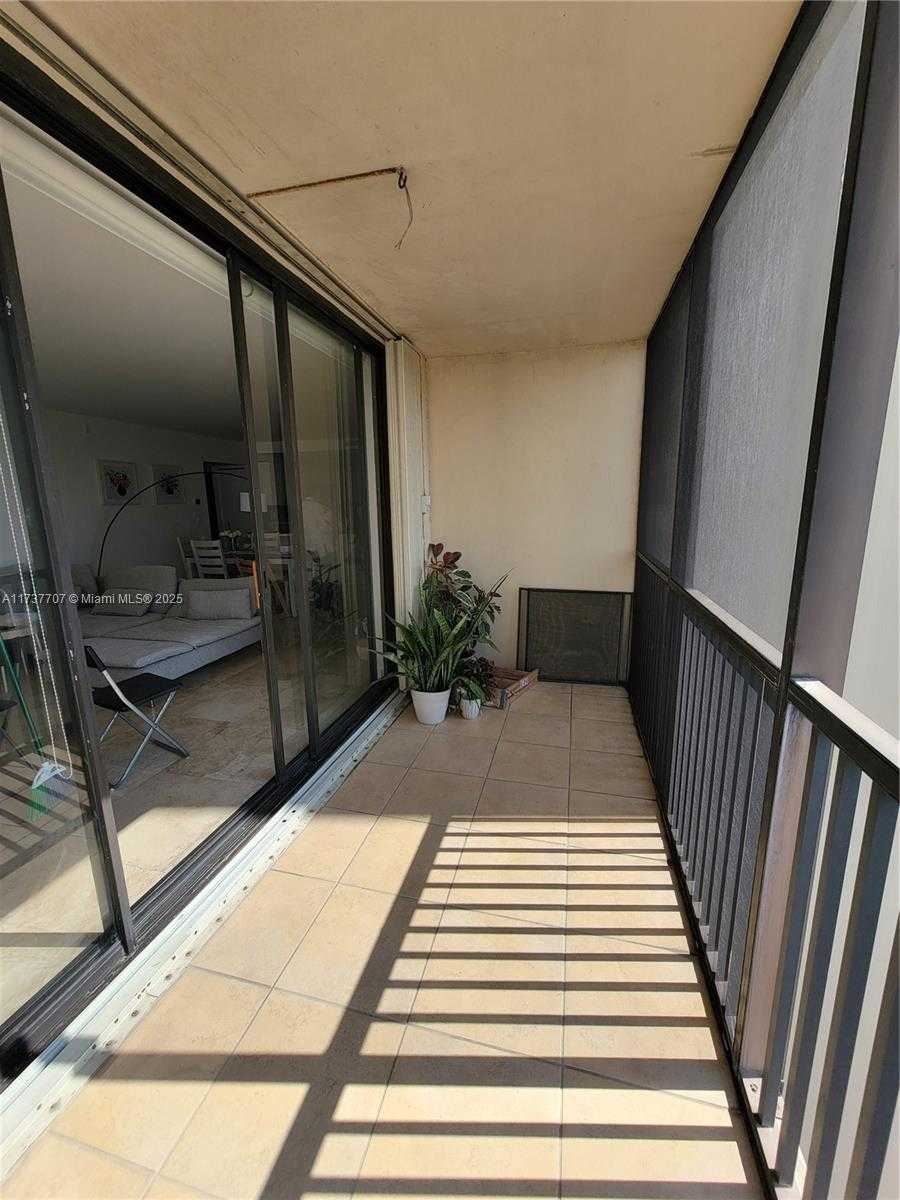 Small Image of 20379 WEST COUNTRY CLUB DR #539, Aventura Number 22