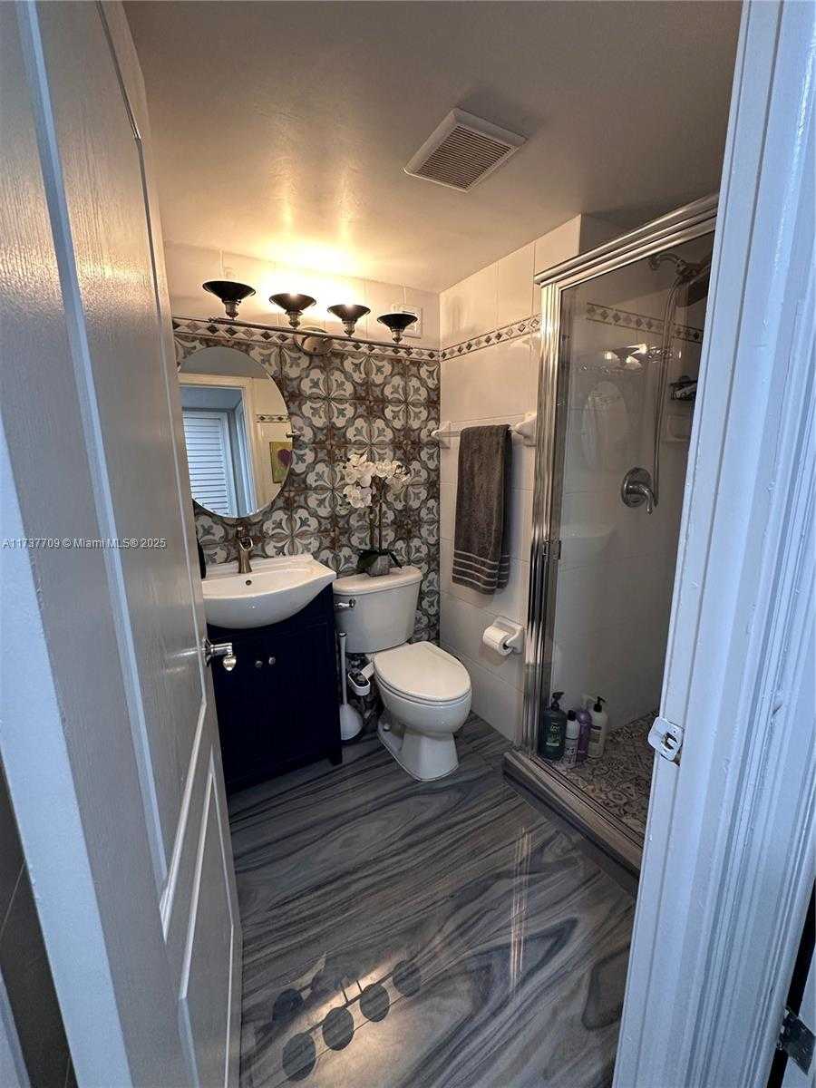 Small Image of 1450 BRICKELL BAY DR #306, Miami Number 22