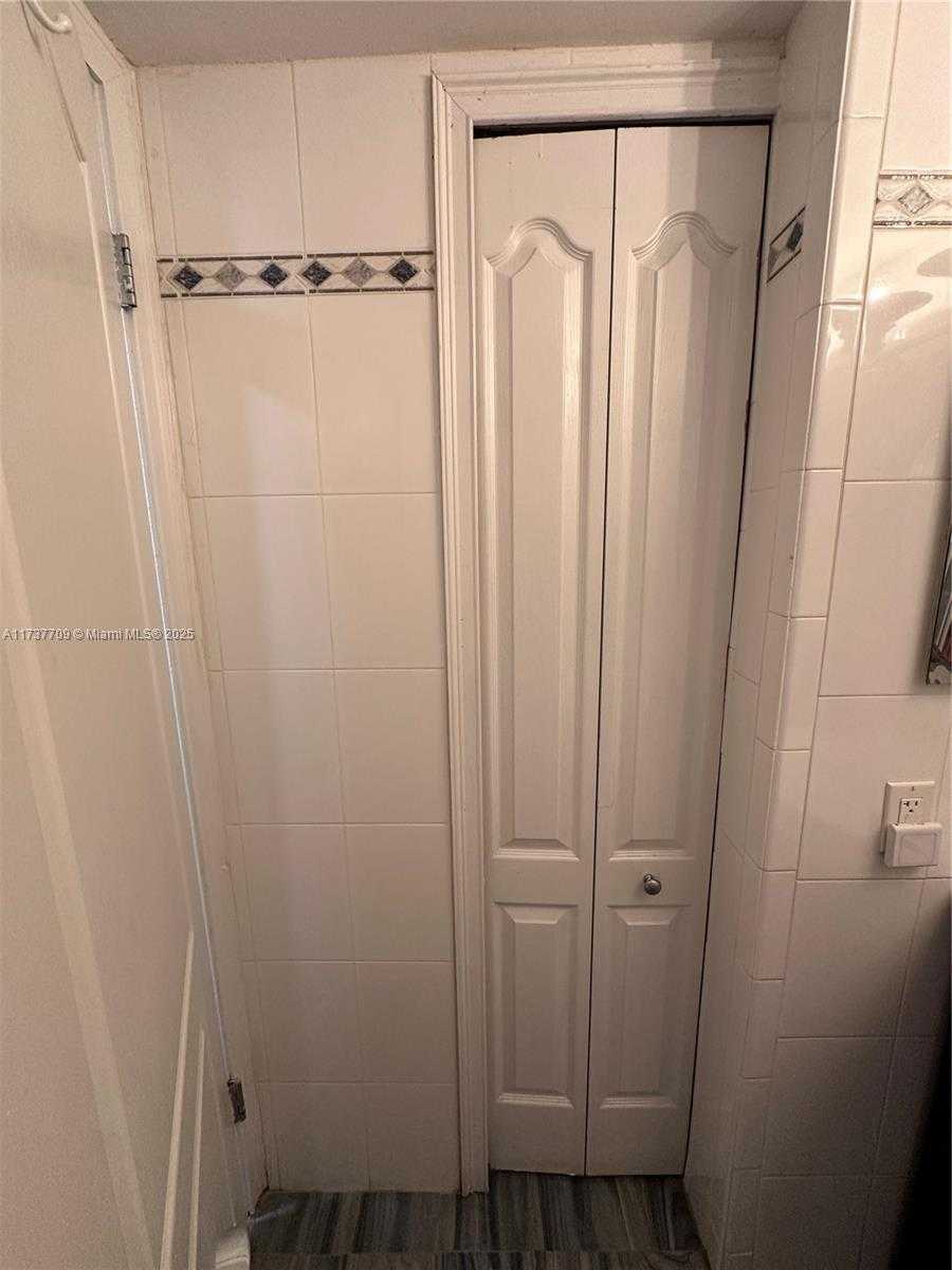 Small Image of 1450 BRICKELL BAY DR #306, Miami Number 23