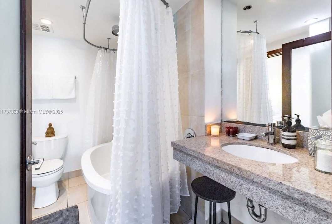 Small Image of 1036 OCEAN DR #B201, Miami Beach Number 10