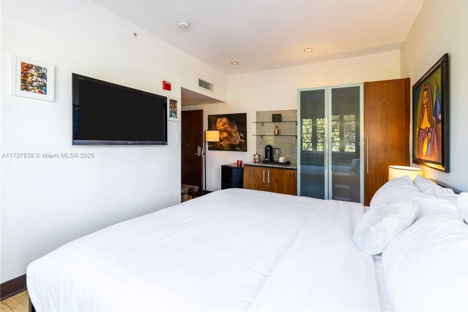 Small Image of 1036 OCEAN DR #B201, Miami Beach Number 12