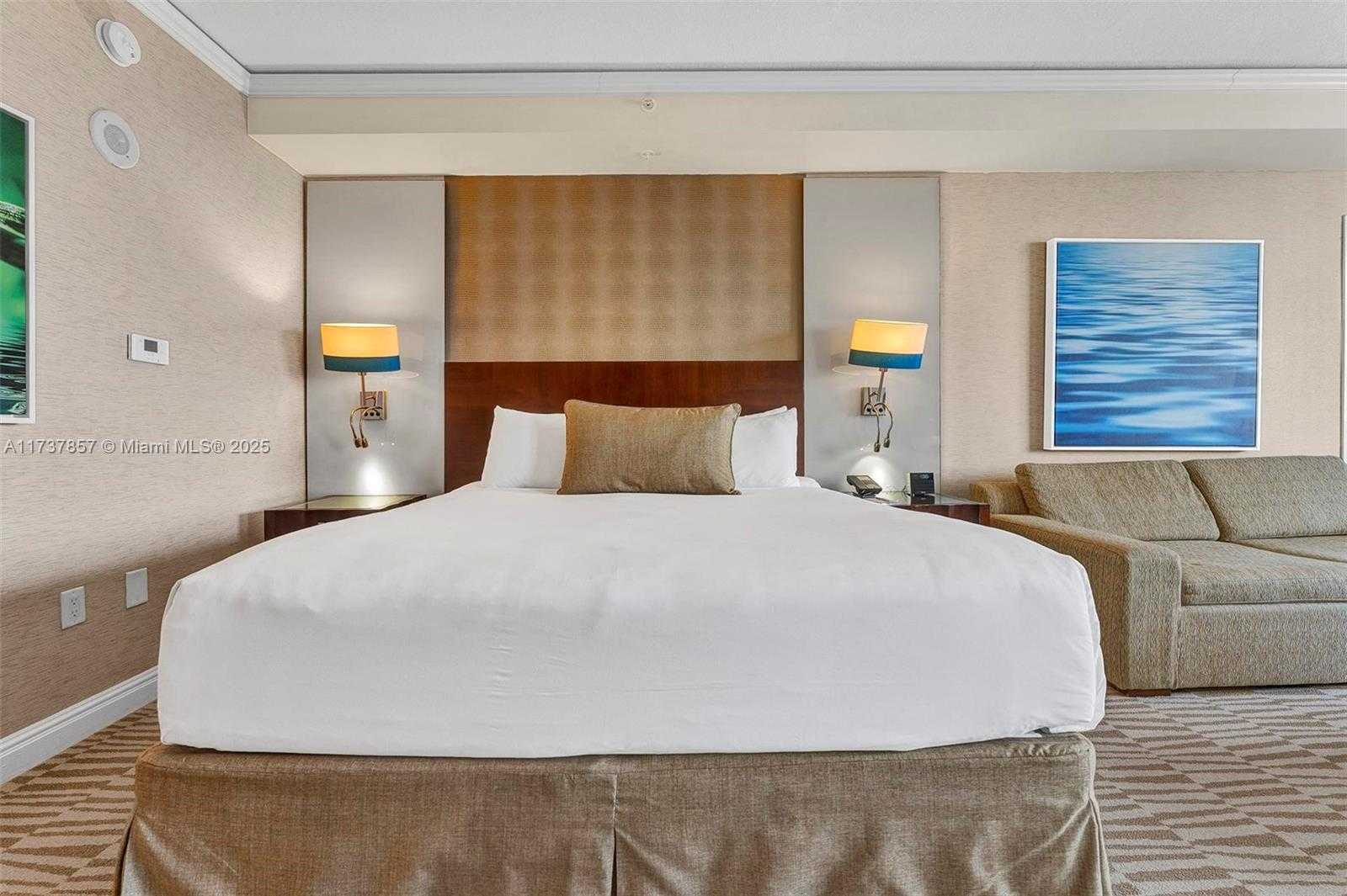 Small Image of 18001 Collins Ave, Sunny Isles Beach, FL 33160, USA Number 16