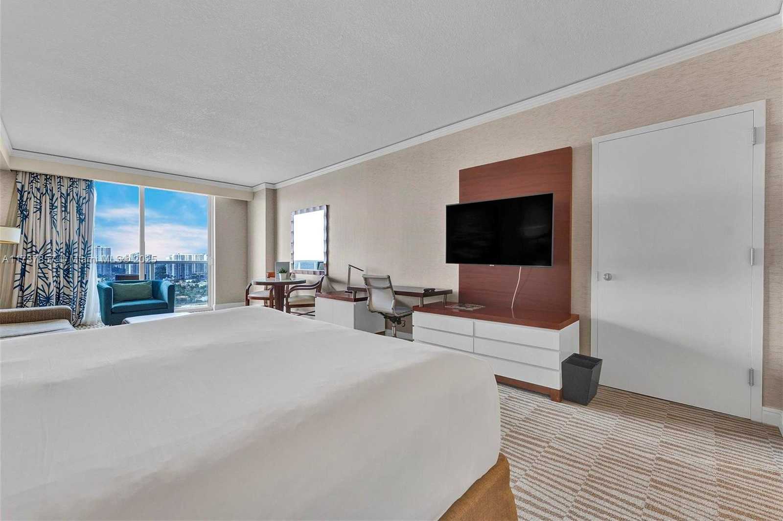 Small Image of 18001 Collins Ave, Sunny Isles Beach, FL 33160, USA Number 17