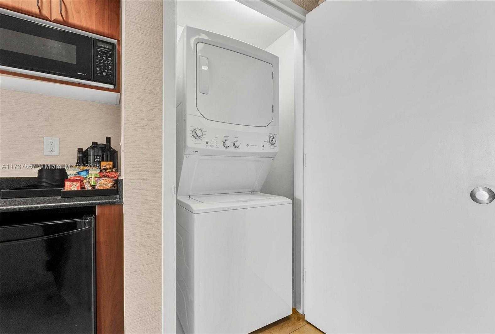 Small Image of 18001 Collins Ave, Sunny Isles Beach, FL 33160, USA Number 29