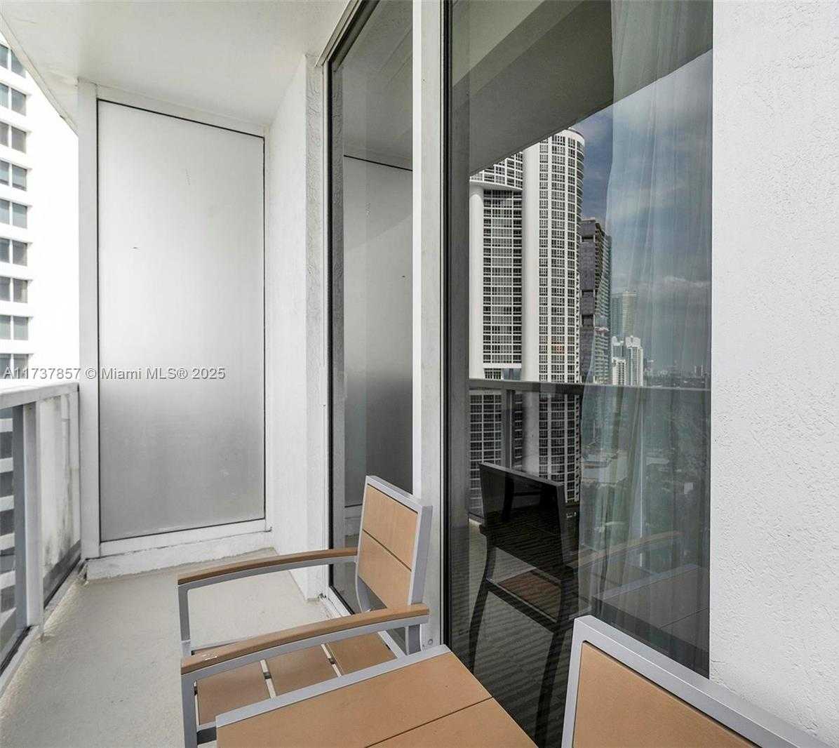 Small Image of 18001 Collins Ave, Sunny Isles Beach, FL 33160, USA Number 3