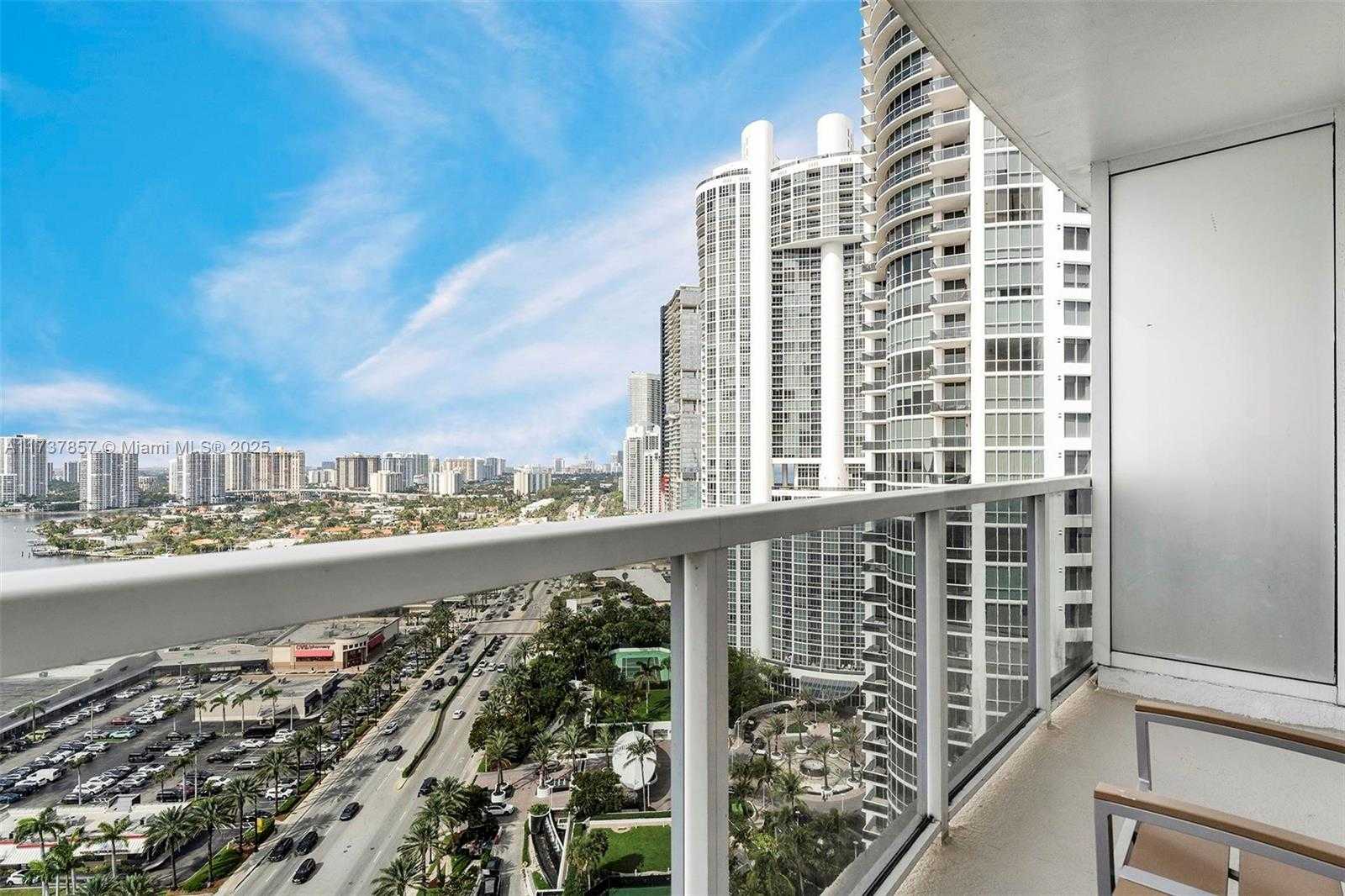 Small Image of 18001 Collins Ave, Sunny Isles Beach, FL 33160, USA Number 6