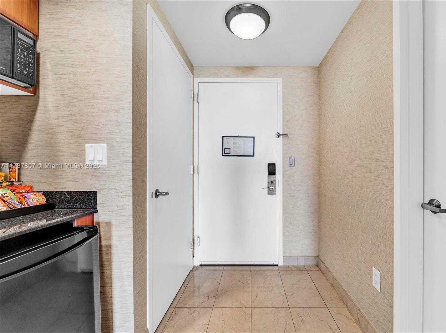 Small Image of 18001 Collins Ave, Sunny Isles Beach, FL 33160, USA Number 7