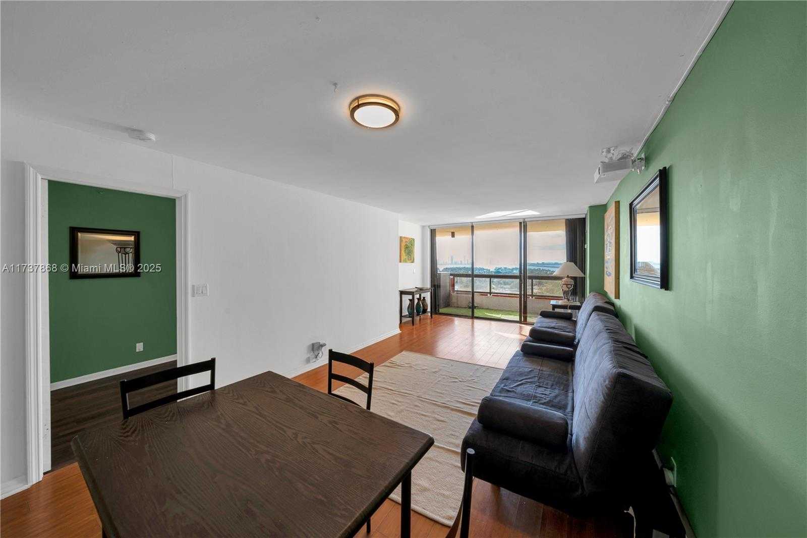 Small Image of 2555 COLLINS AVE #2404, Miami Beach Number 12