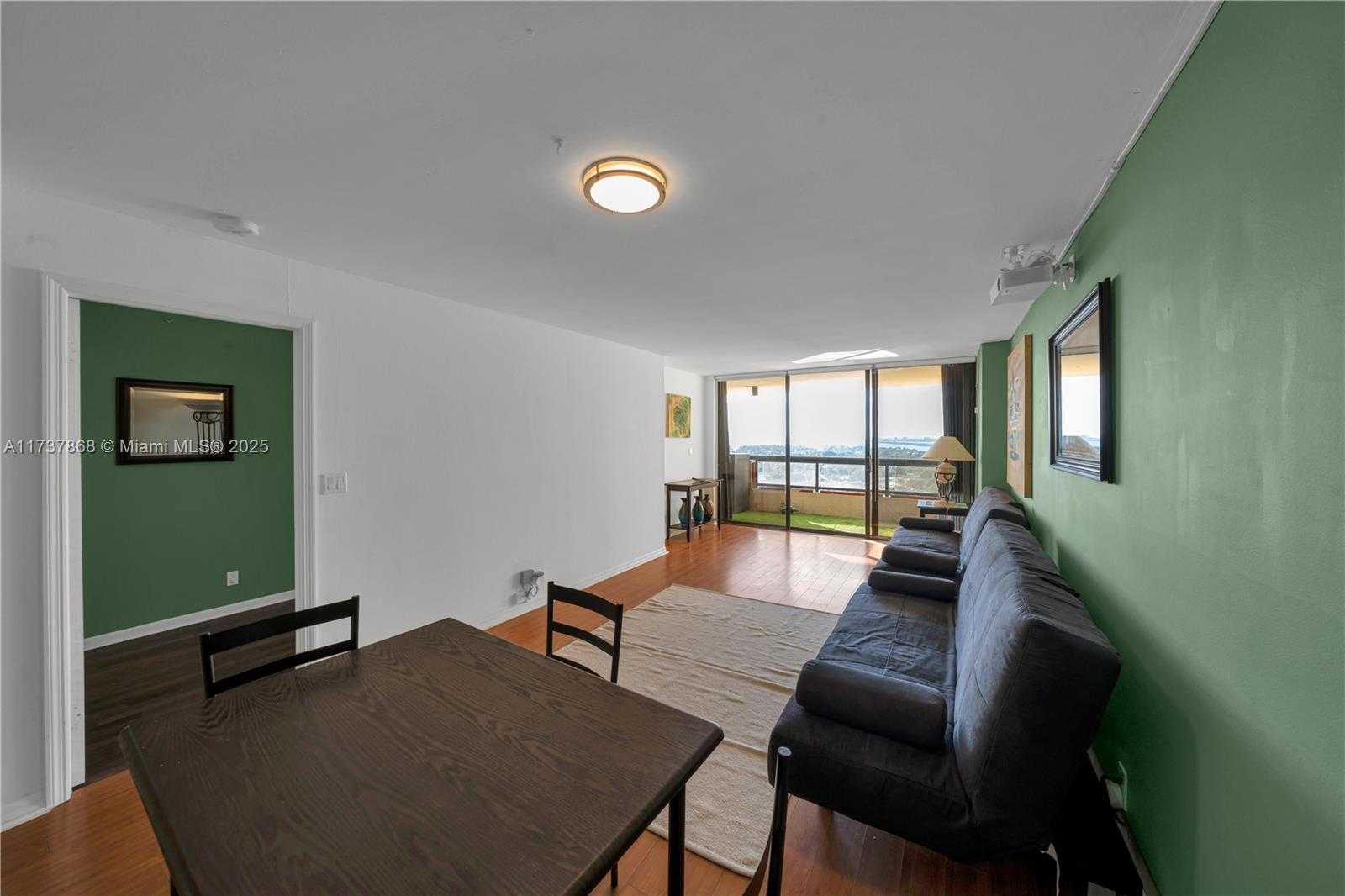 Small Image of 2555 COLLINS AVE #2404, Miami Beach Number 13