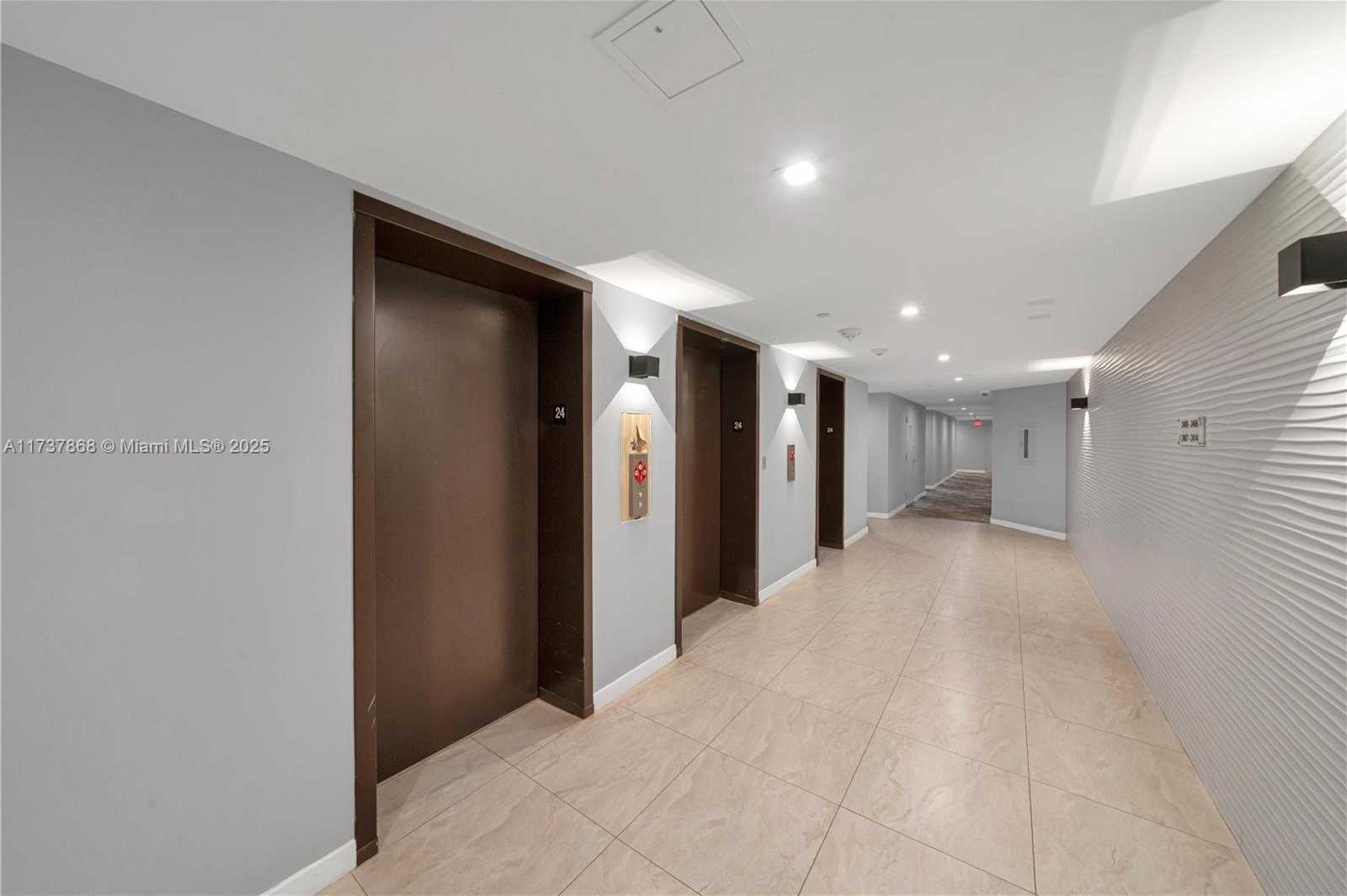 Small Image of 2555 COLLINS AVE #2404, Miami Beach Number 16