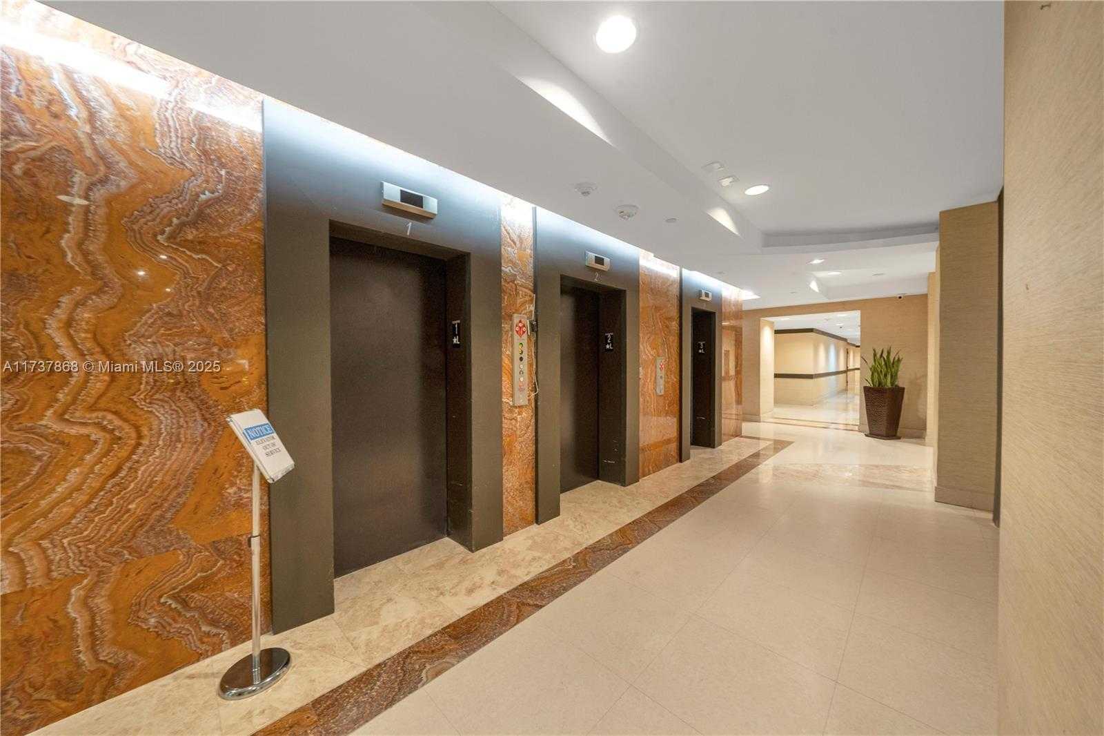 Small Image of 2555 COLLINS AVE #2404, Miami Beach Number 17