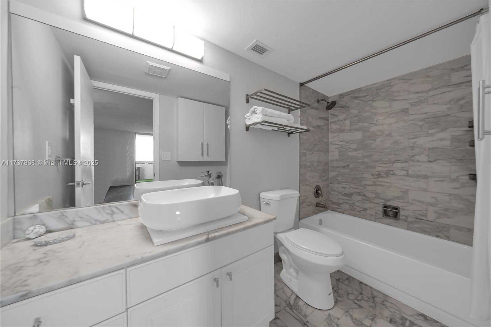 Small Image of 2555 COLLINS AVE #2404, Miami Beach Number 20