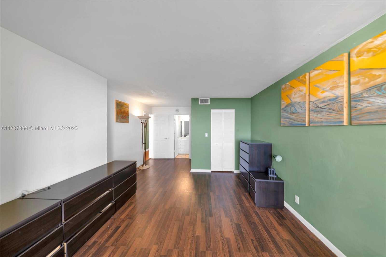 Small Image of 2555 COLLINS AVE #2404, Miami Beach Number 21