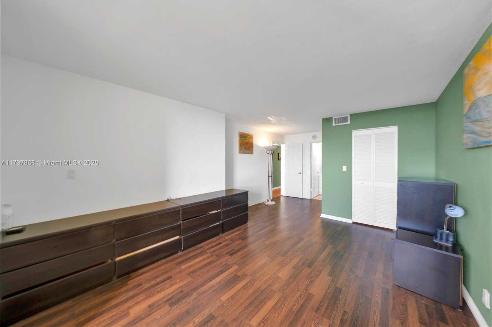 Small Image of 2555 COLLINS AVE #2404, Miami Beach Number 22