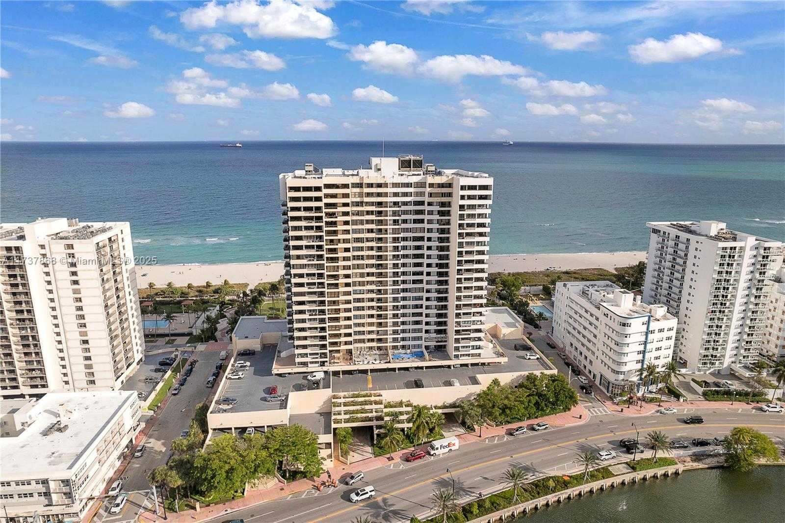 Small Image of 2555 COLLINS AVE #2404, Miami Beach Number 3
