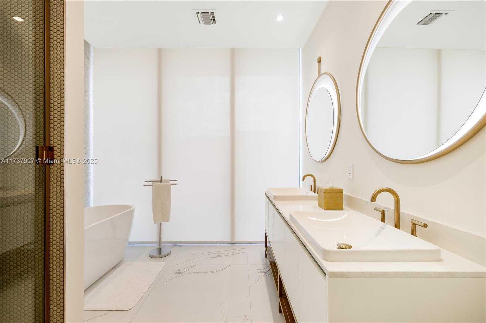 Small Image of 2678 TIGERTAIL AVE #302, Coconut Grove Number 12